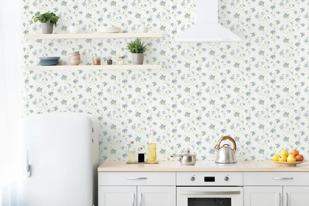 Galerie Wallcoverings Miniatyrer II G67864 Tapet Hydrangea Trail Gul/grön/blå/vit